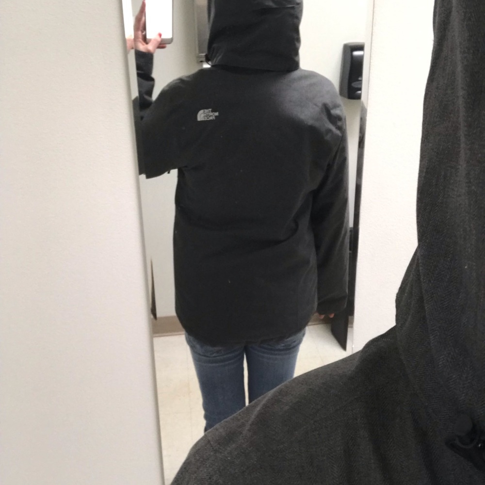 NORTH FACE WINTER JACKET - Picture 4 of 8